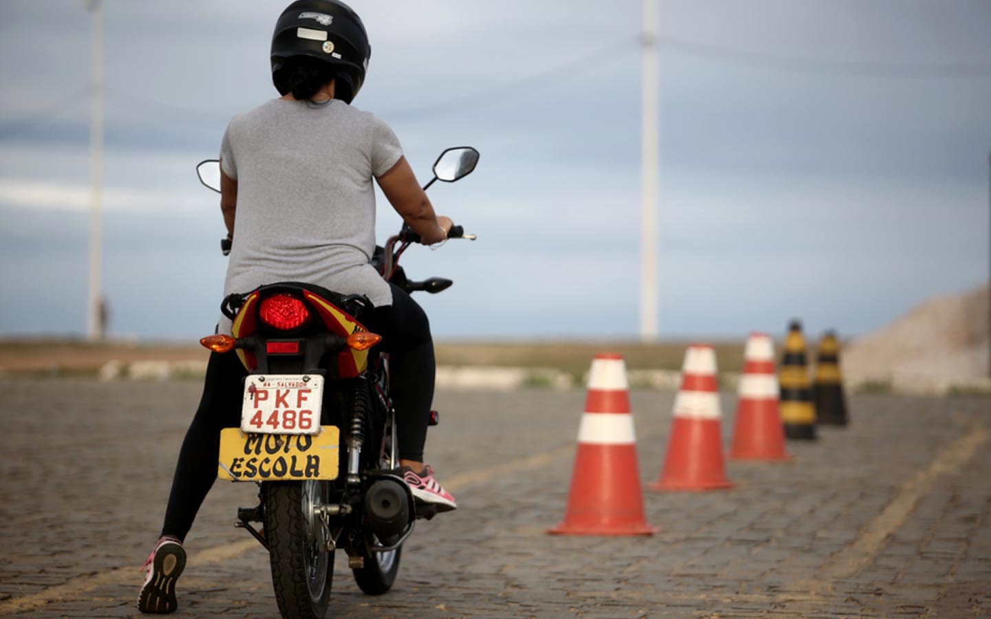 What are the restrictions on motorcycle licenses in the UAE? 