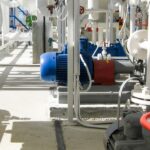 How do rotary airlock valves are designed for pressure differentials?